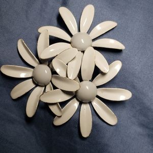 Vintage Triple Daisy Brooch, 3"x3", White